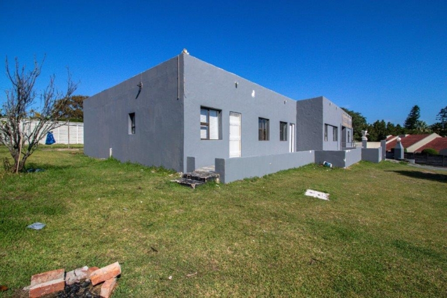 11 Bedroom Property for Sale in Beacon Bay Eastern Cape